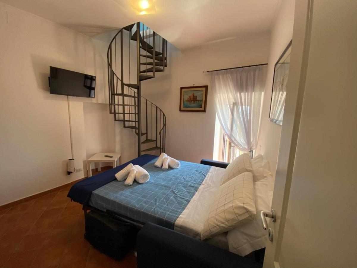 Апартаменты Attico Medieval Sea View Неттуно Экстерьер фото