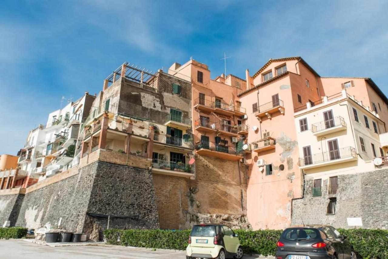 Апартаменты Attico Medieval Sea View Неттуно Экстерьер фото