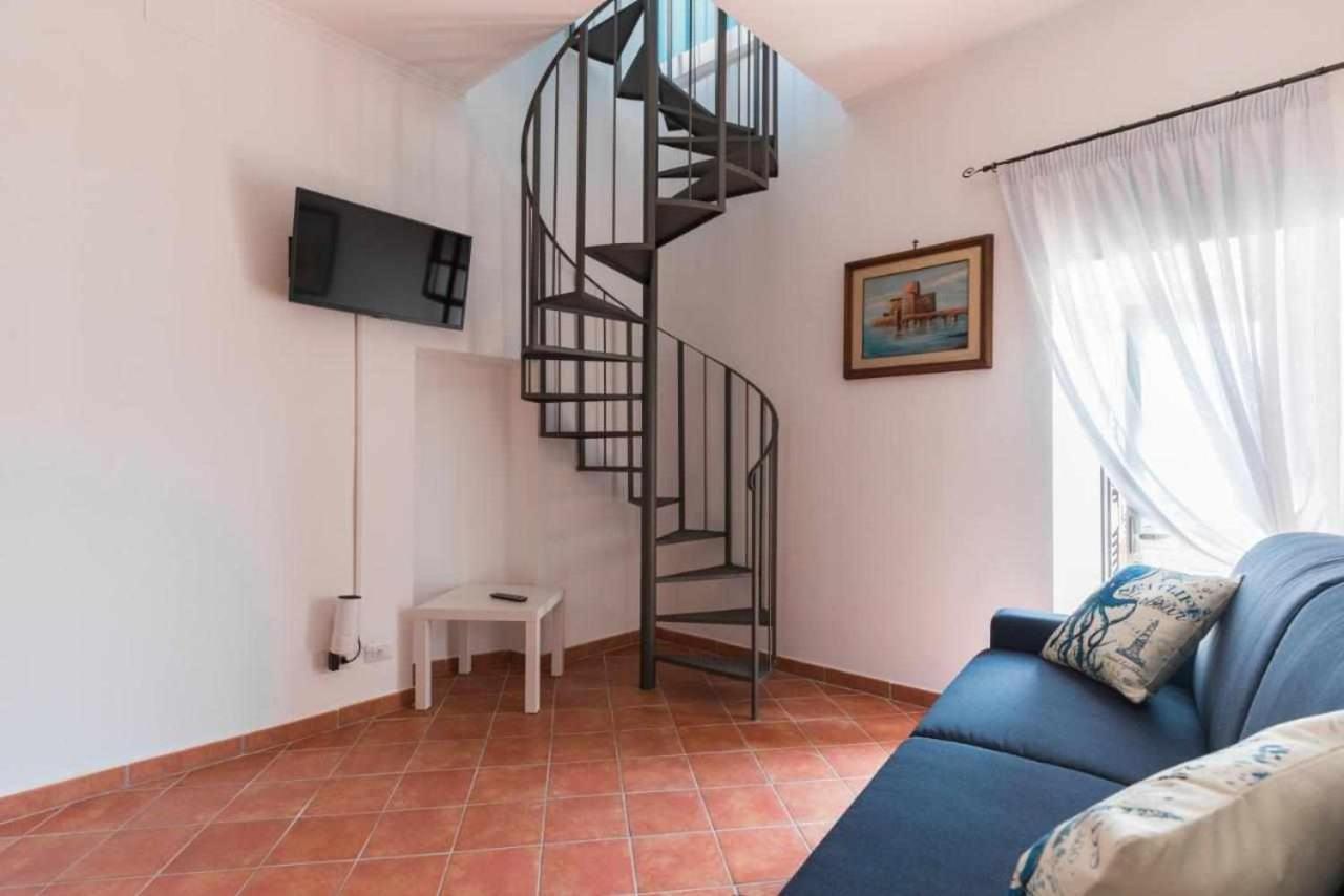 Апартаменты Attico Medieval Sea View Неттуно Экстерьер фото