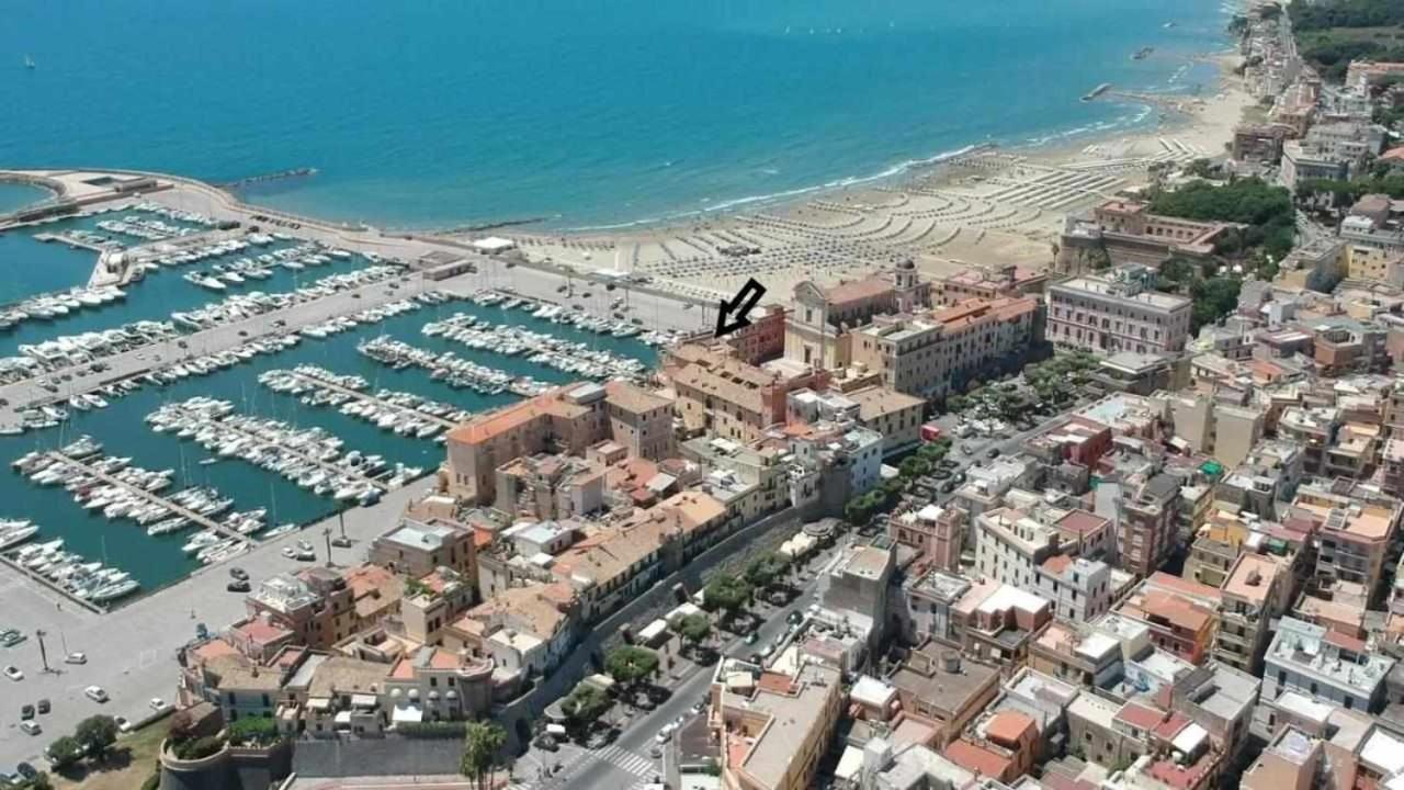 Апартаменты Attico Medieval Sea View Неттуно Экстерьер фото