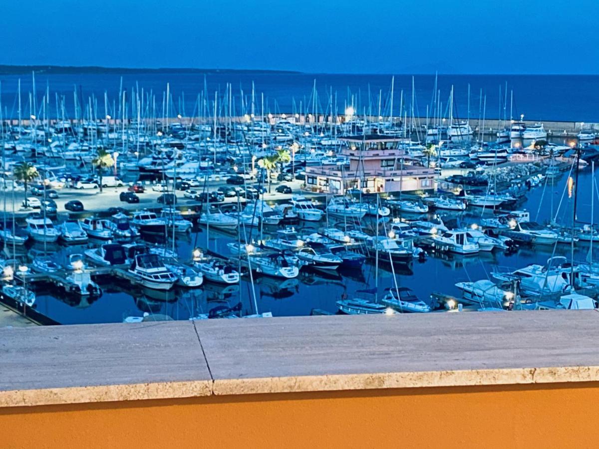 Апартаменты Attico Medieval Sea View Неттуно Экстерьер фото