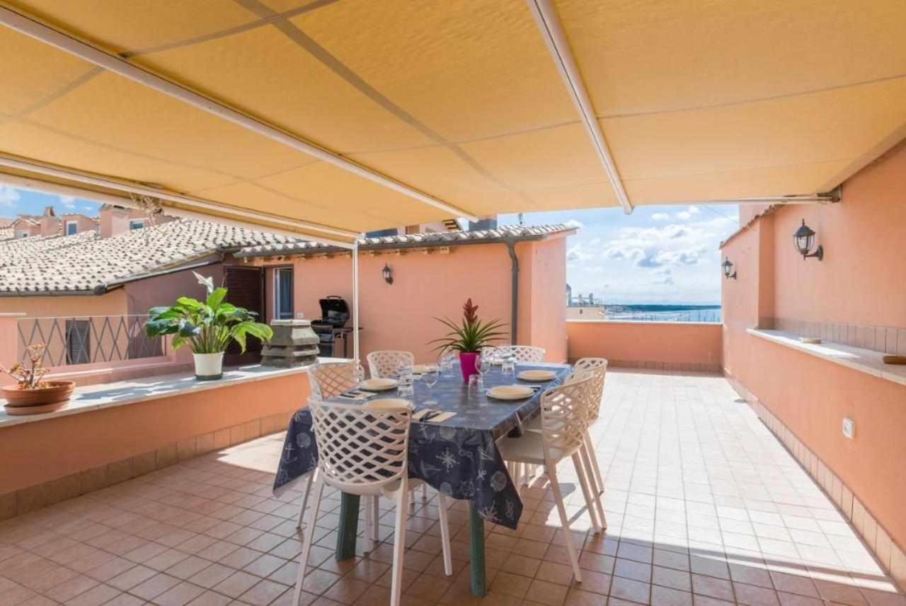 Апартаменты Attico Medieval Sea View Неттуно Экстерьер фото