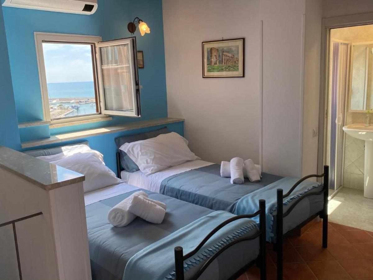 Апартаменты Attico Medieval Sea View Неттуно Экстерьер фото